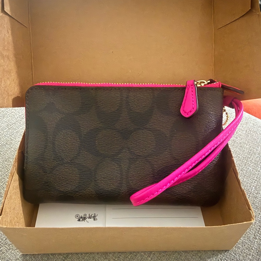 NEW COACH DOUBLE CORNER ZIP WRISTLET IN SIGNATURE
CANVAS. - Picture 3 of 8